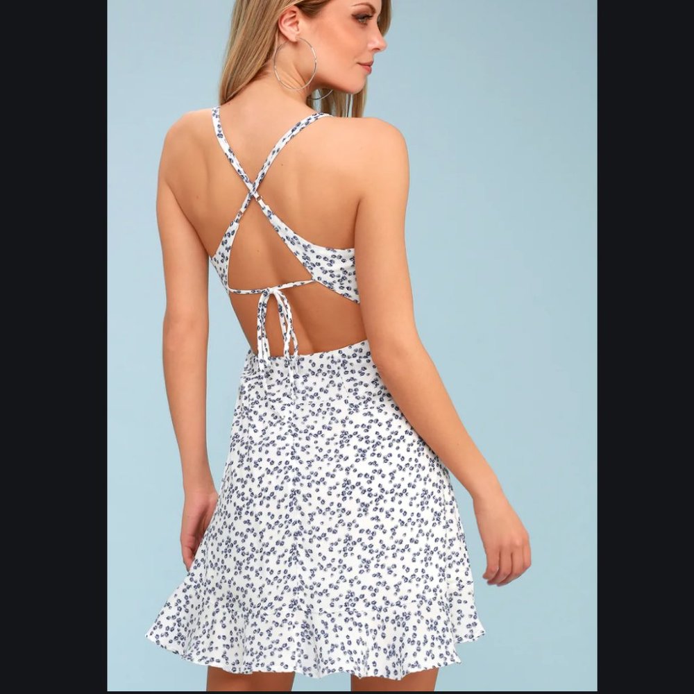 Lulu's Pretty Pick Blue and White Floral Print Min